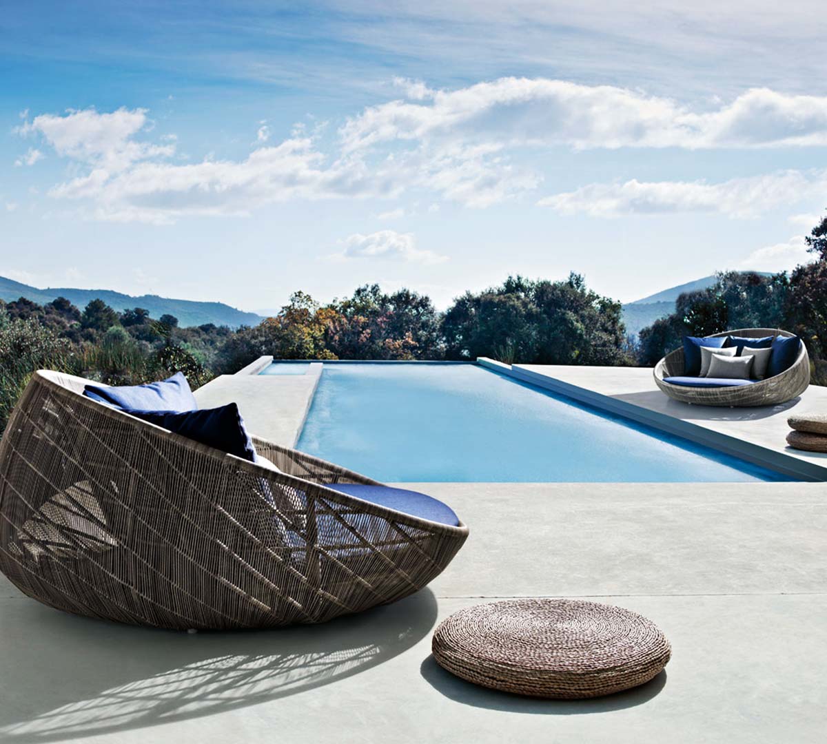 Big Canasta mit Pool – B&B Italia